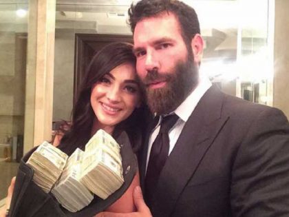 dan bilzerian showing a wad of cash1 1482490740 355061