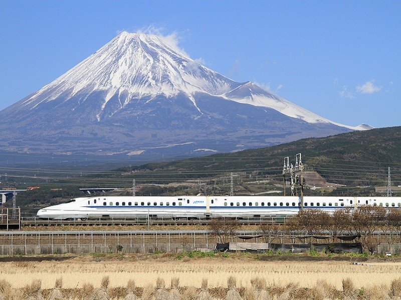 shinkansen_n700_with_mount_fuji