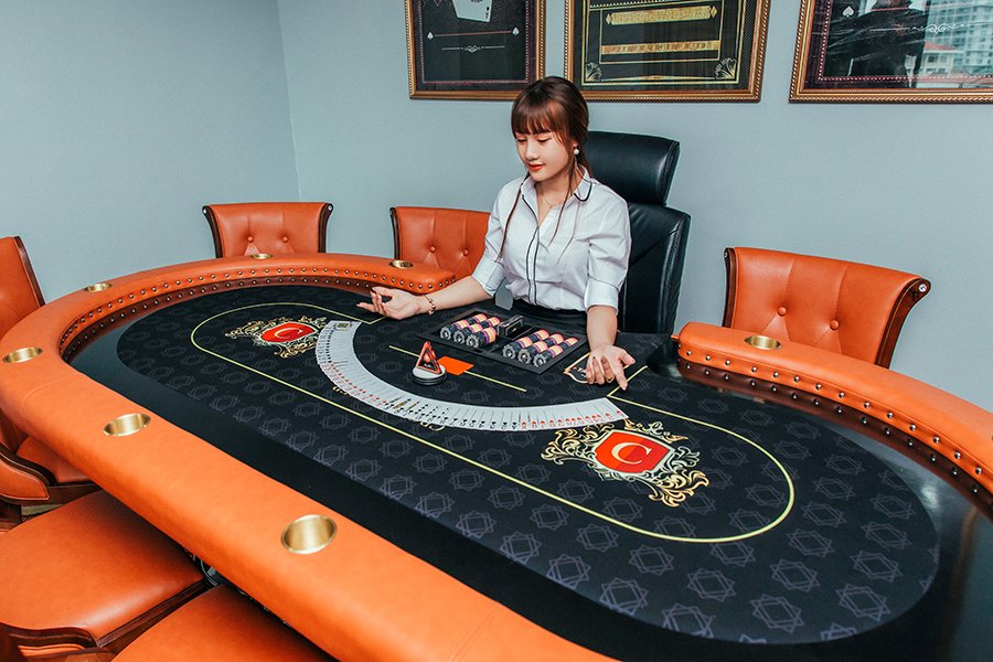 Crown Poker Club Hanoi table