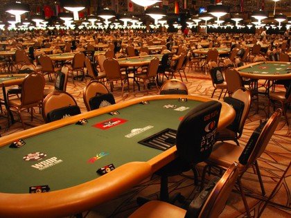 Poker players taking wagers on potential WSOP cancellation