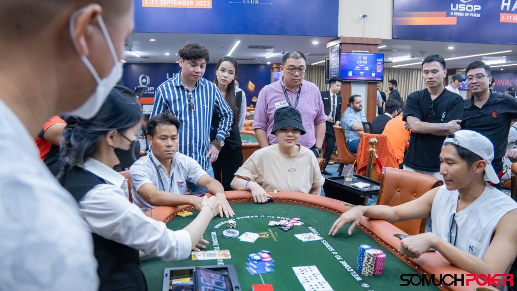 mini main event final table bubble hand